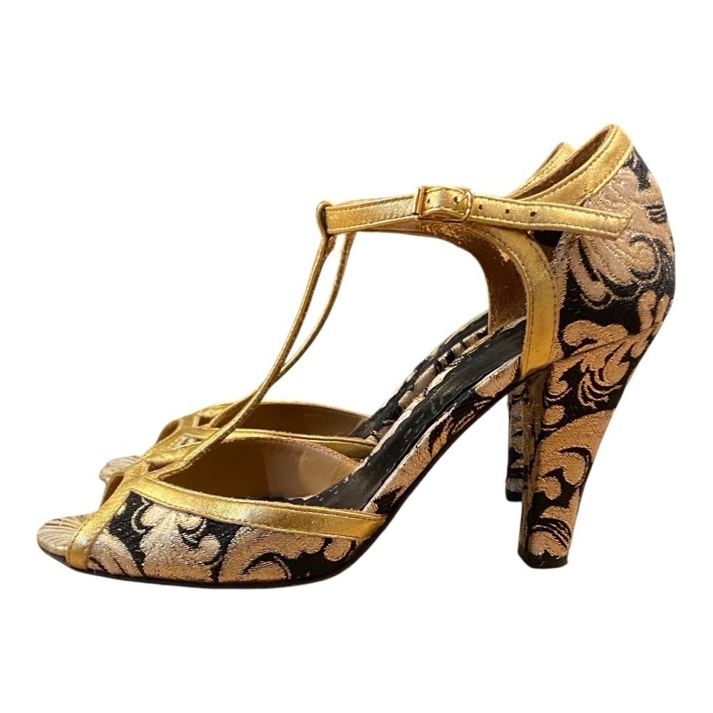 Bettye Muller gold and black brocade fabric T-strap open toe pump size 6